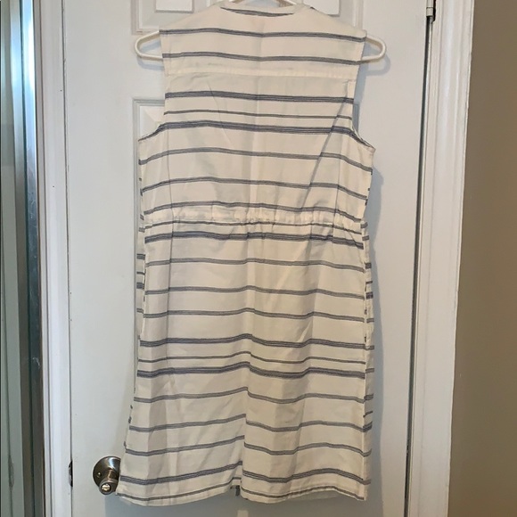 Sleeveless button down dress - Picture 3 of 4